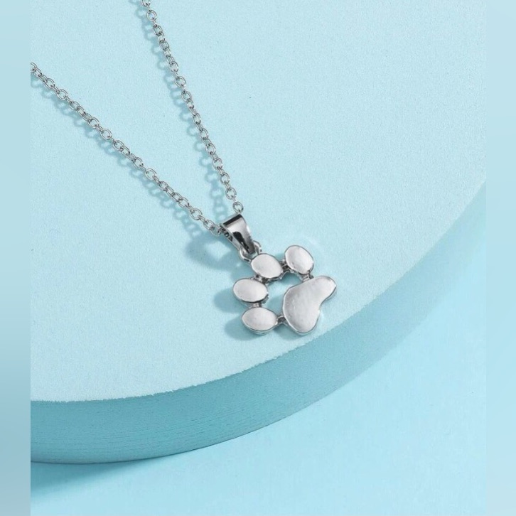 Silver Paw Print Unisex Necklace Nwt 18$
